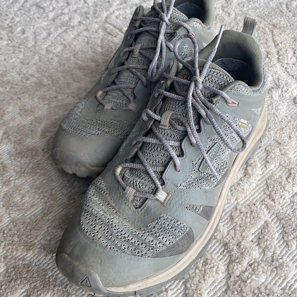 Keen Women’s Hiking Shoes size 11